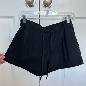 Lululemon Stroll at Sundown 3” Short Size 6 in Black